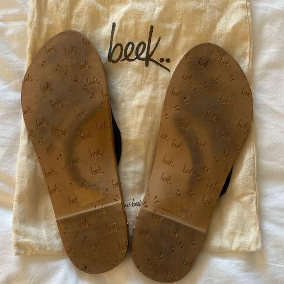 Beek Seabird black thongs in size 8 - Picture 2 of 4